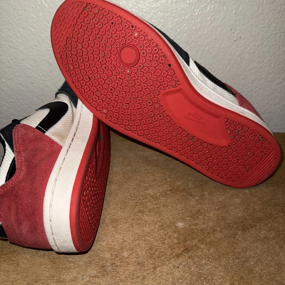 Nike Alleyoop SB White University Red. Size 8‎